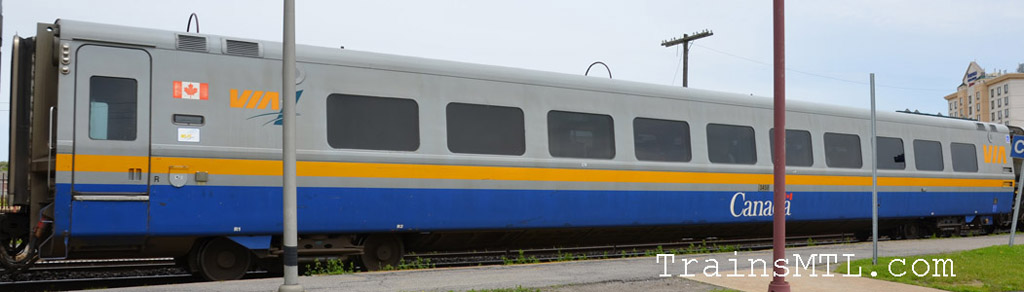Passenger car VIA 3458 right side / Wagon de passager VIA 3458 coté droit